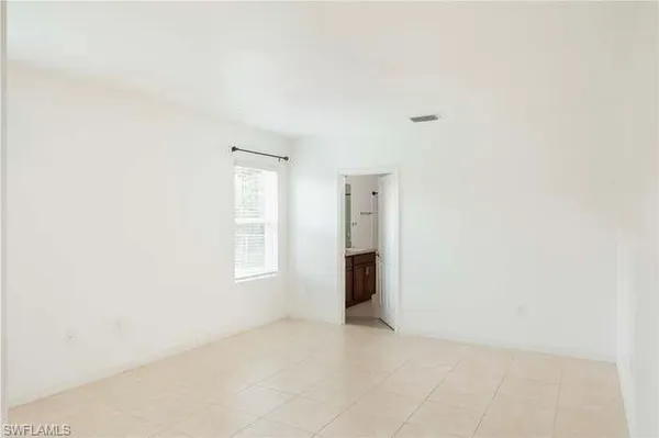 $2,100 | 2802 40th Street Southwest, Lehigh Acres, FL 33976