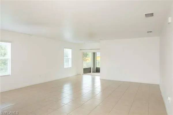 $2,100 | 2802 40th Street Southwest, Lehigh Acres, FL 33976