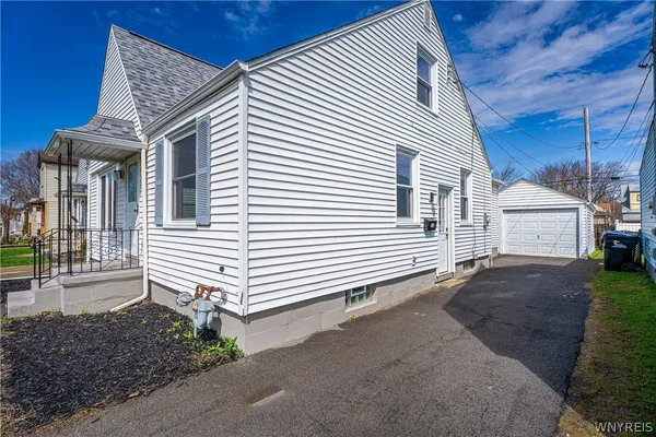 $249,900 | 420 Traverse Boulevard, Tonawanda, NY 14223