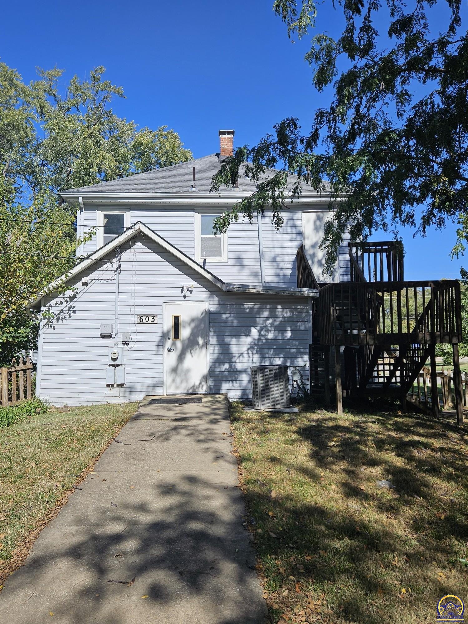 603 Southwest 8th Street Topeka, KS 66612 - Photo 2 of 24