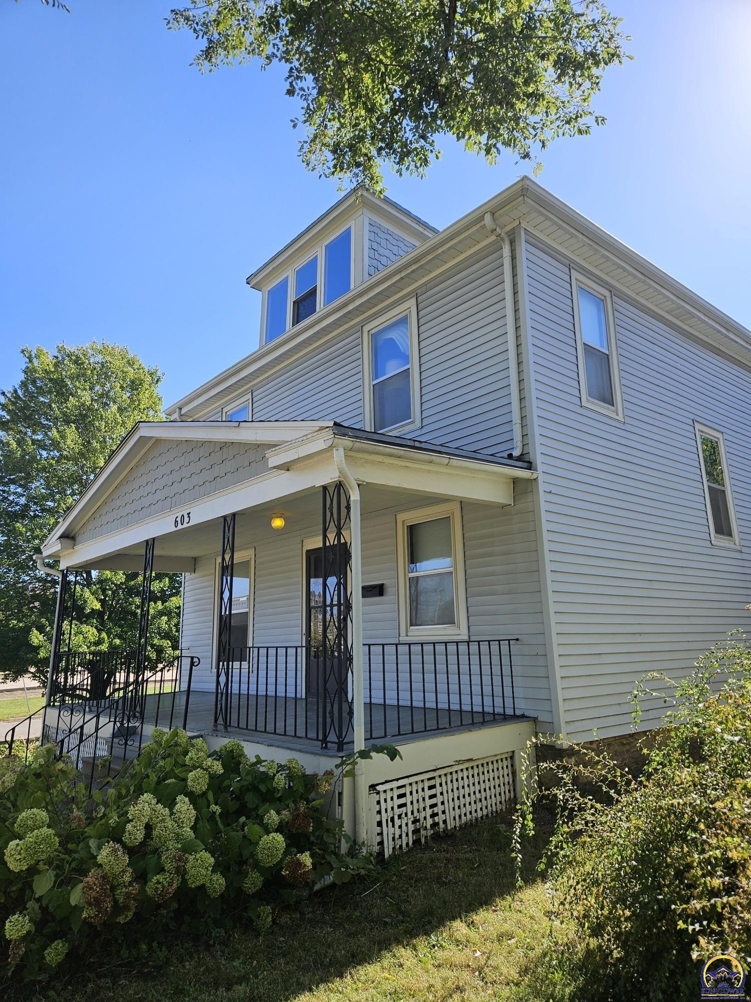 603 Southwest 8th Street Topeka, KS 66612 - Photo 3 of 24