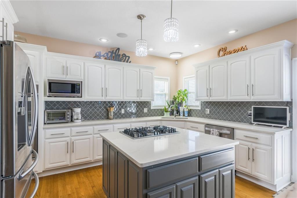 8718 Ridgeway Court Kansas City, MO 64138 - Photo 17 of 45