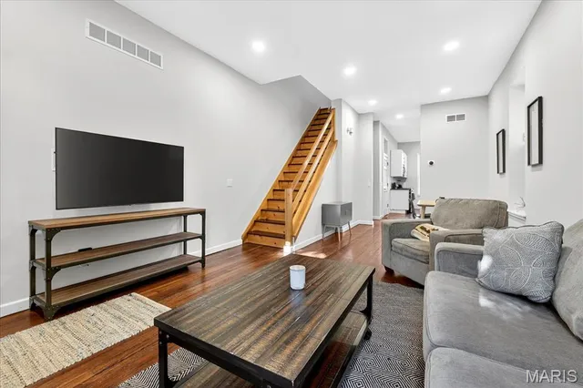 $342,500 | 1323 Shenandoah Avenue, St. Louis, MO 63104