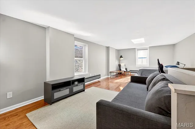 $342,500 | 1323 Shenandoah Avenue, St. Louis, MO 63104