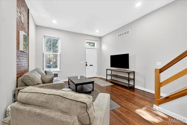 $342,500 | 1323 Shenandoah Avenue, St. Louis, MO 63104