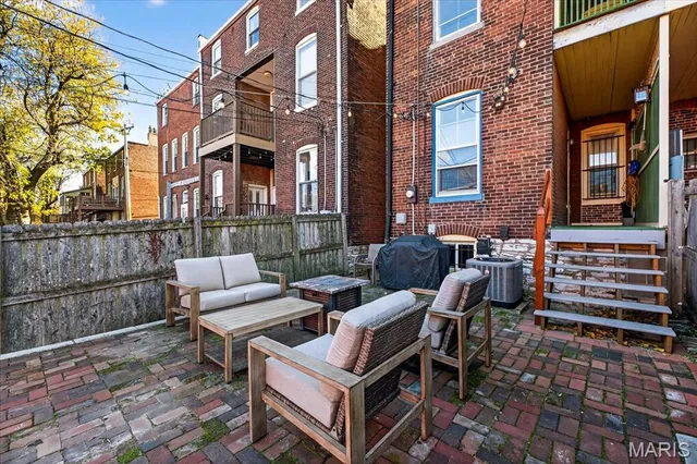 $342,500 | 1323 Shenandoah Avenue, St. Louis, MO 63104