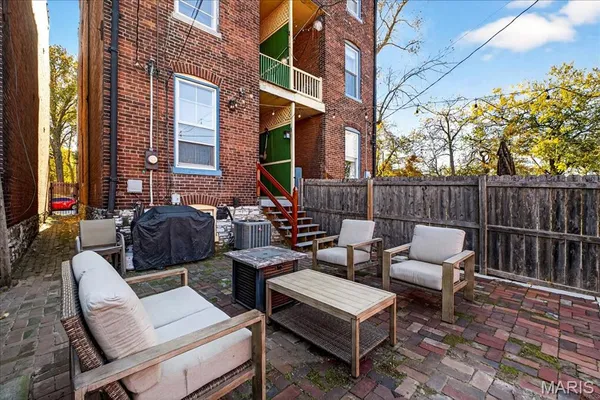 $335,000 | 1323 Shenandoah Avenue, St. Louis, MO 63104