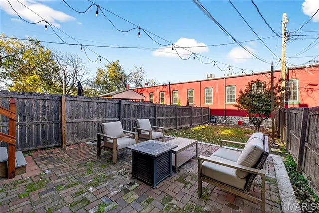 $342,500 | 1323 Shenandoah Avenue, St. Louis, MO 63104