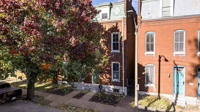 $342,500 | 1323 Shenandoah Avenue, St. Louis, MO 63104