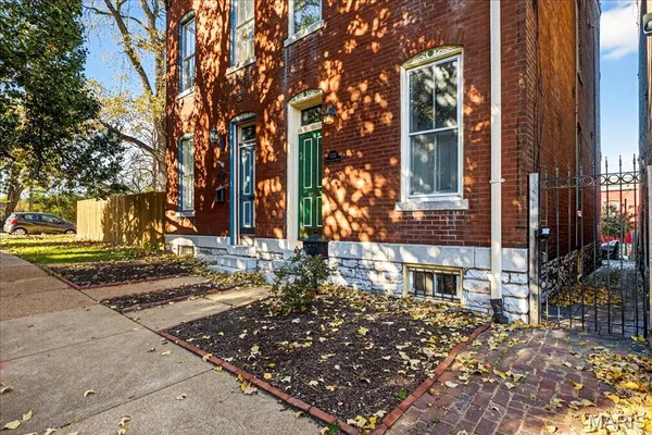 $335,000 | 1323 Shenandoah Avenue, St. Louis, MO 63104