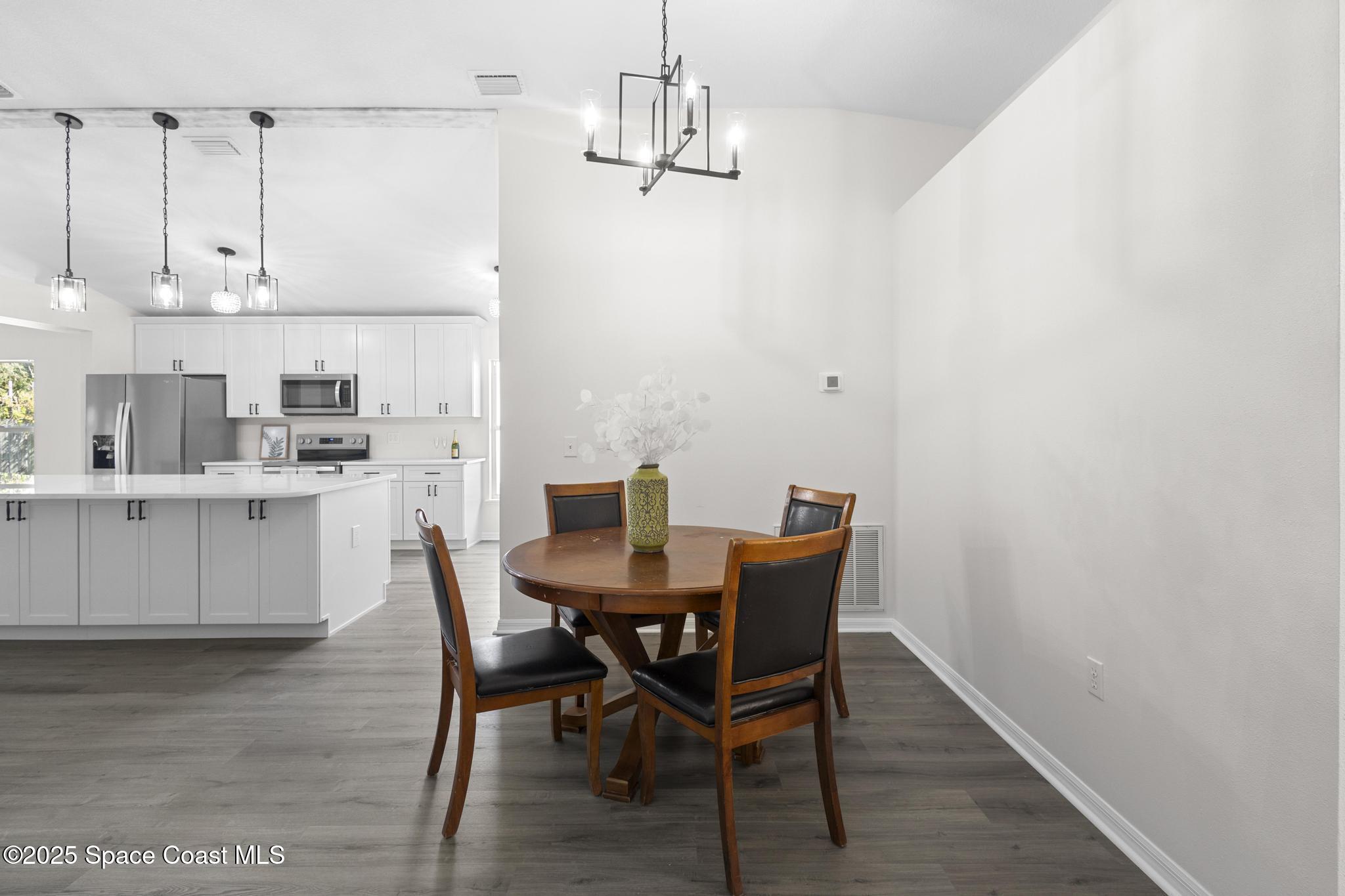 3475 Saddle Brook Drive Melbourne, FL 32934 - Photo 15 of 21 Dining area