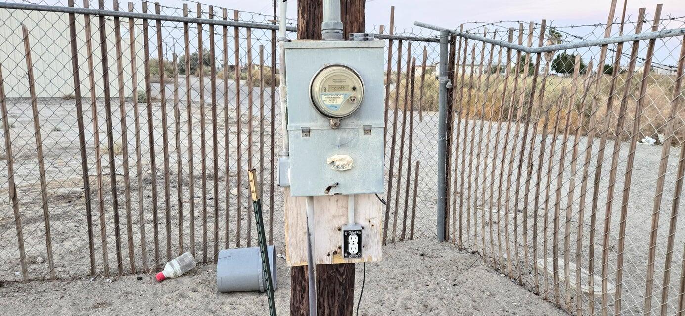 3352 Cal Avenue Thermal, CA 92274 - Photo 3 of 4 a view of a hallway with entryway