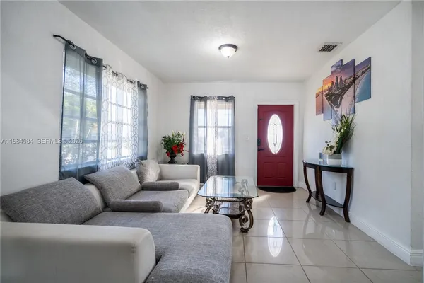 $2,950 | 690 East 10th Avenue, Unit FRONT, Hialeah, FL 33010