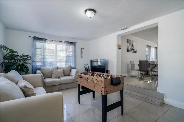 $2,950 | 690 East 10th Avenue, Unit FRONT, Hialeah, FL 33010