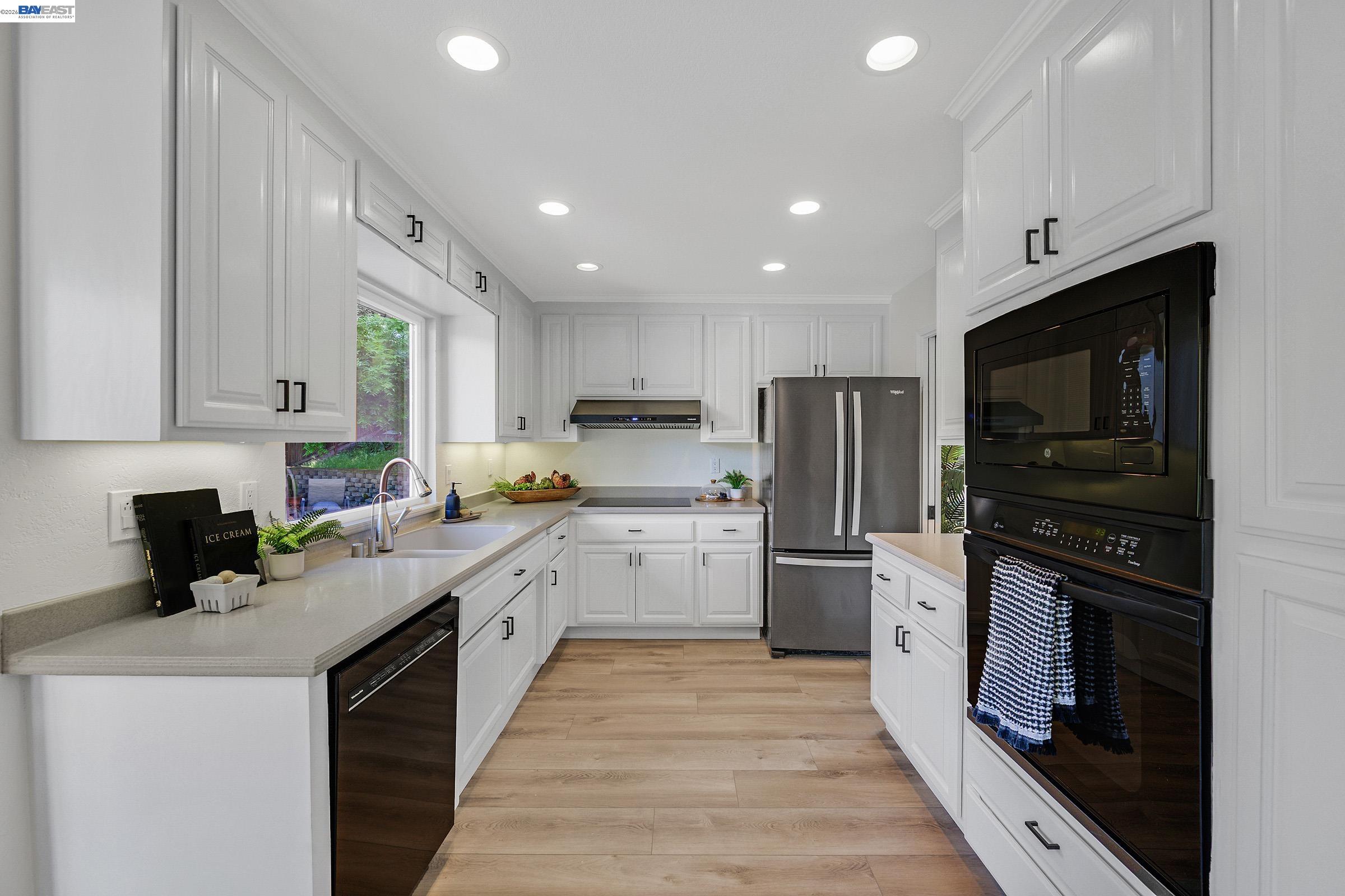 7487 Quartz Circle Dublin, CA 94568 - Photo 5 of 37