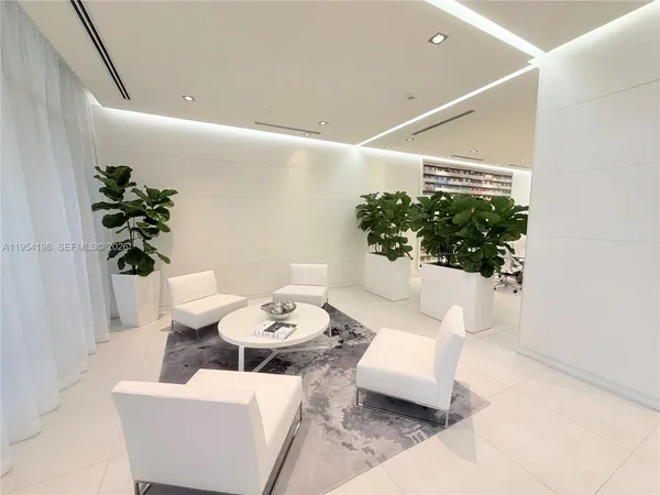 $395,000 | 4250 Biscayne Boulevard, Unit 1014, Miami, FL 33137