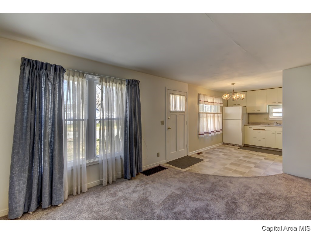 2118 East Pickett Street Springfield, IL 62703 - Photo 3 of 32 Gallery Image 3