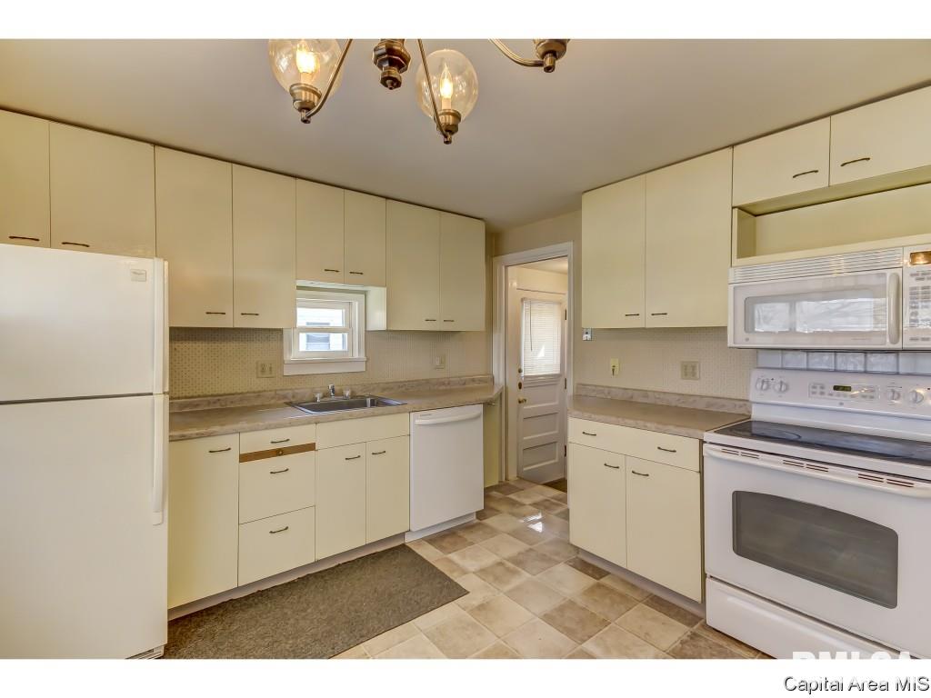 2118 East Pickett Street Springfield, IL 62703 - Photo 4 of 32 Gallery Image 4