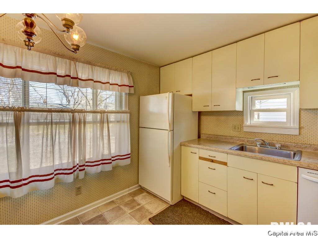 2118 East Pickett Street Springfield, IL 62703 - Photo 9 of 32 Gallery Image 9