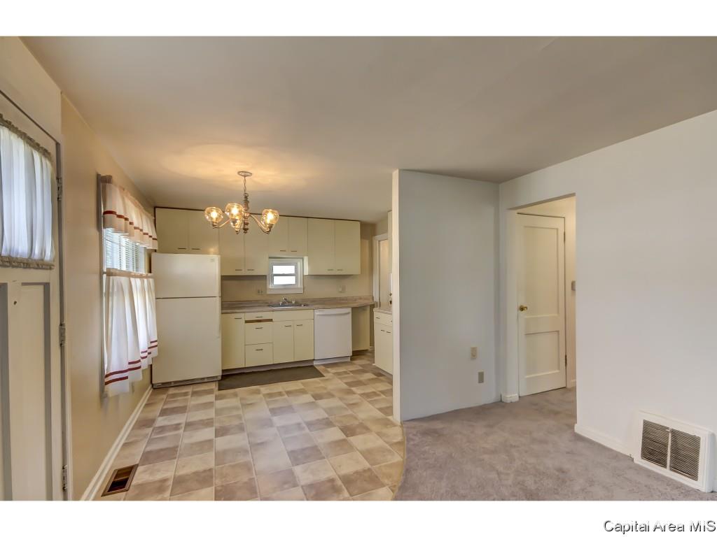 2118 East Pickett Street Springfield, IL 62703 - Photo 10 of 32 Gallery Image 10