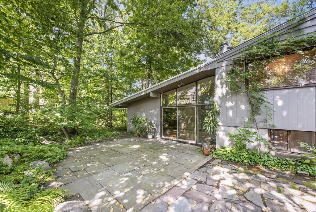 20 Laurel Road Swampscott, MA 01907 - Photo 4 of 23 Gallery Image 4