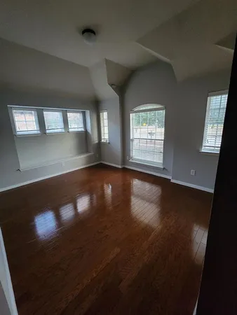 $2,300 | 633 Grayson Lane, Lake Dallas, TX 75065