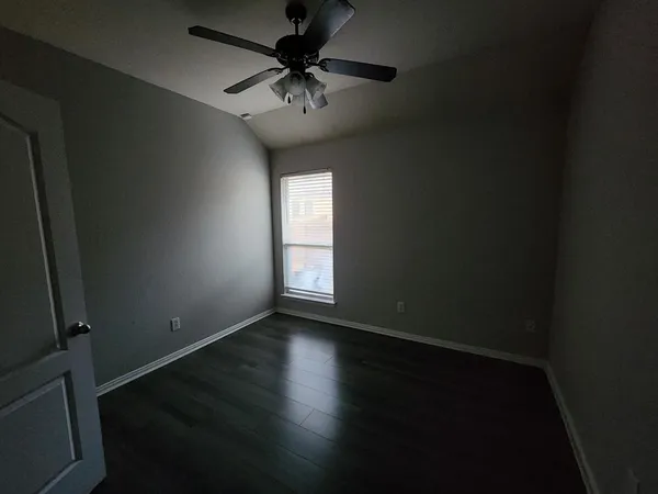 $2,300 | 633 Grayson Lane, Lake Dallas, TX 75065