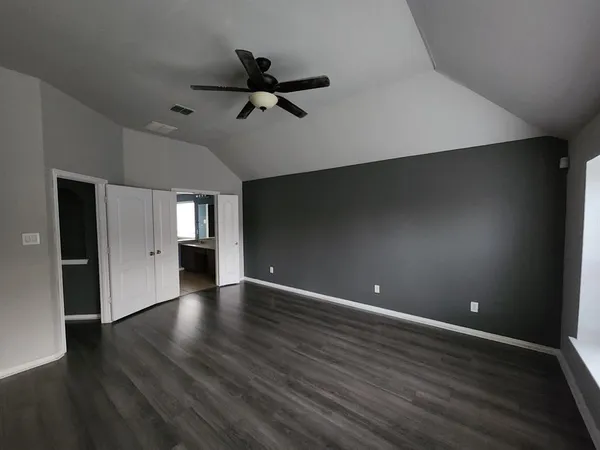 $2,300 | 633 Grayson Lane, Lake Dallas, TX 75065