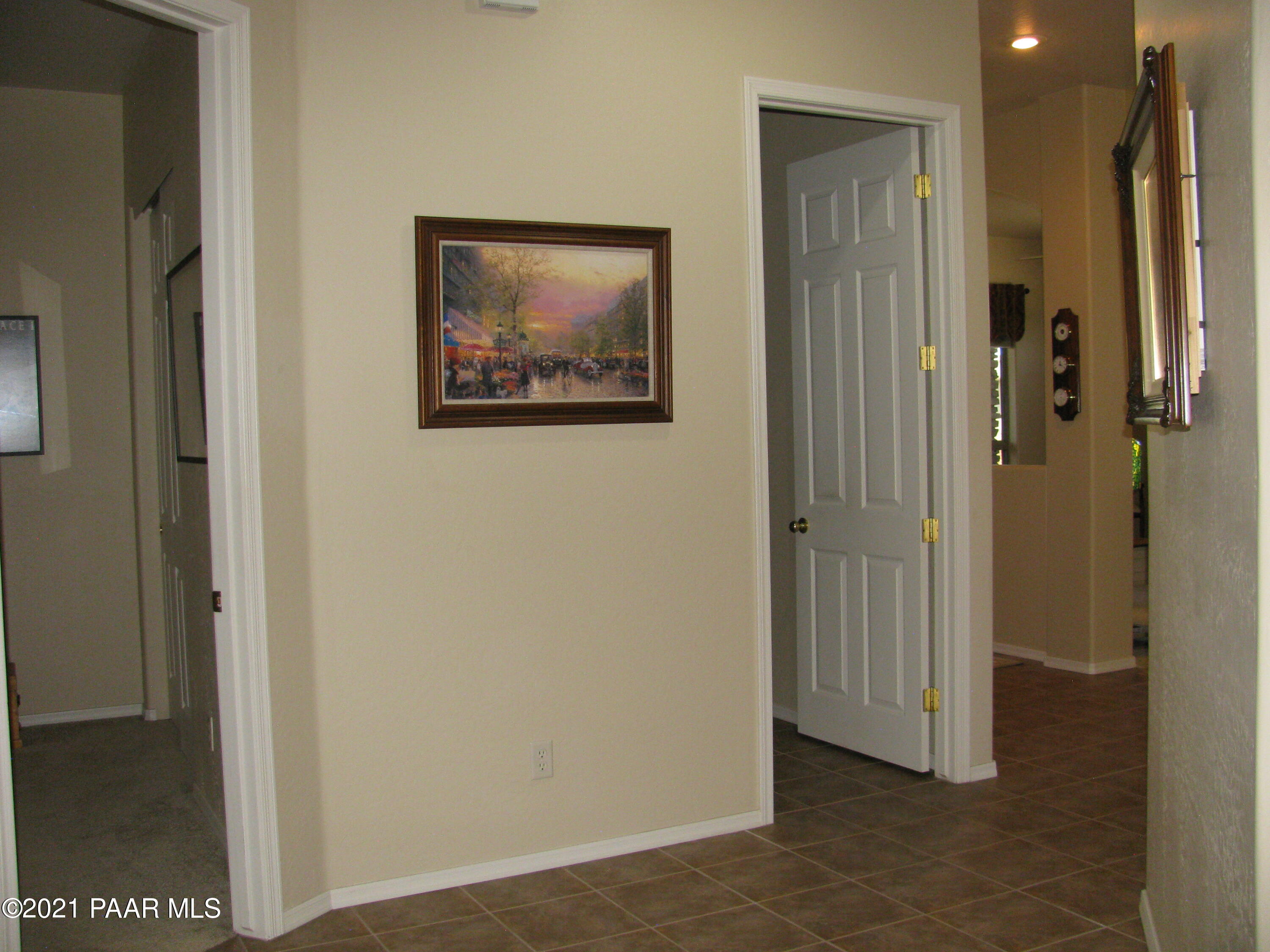 4561 Harwick Road Prescott Valley, AZ 86314 - Photo 39 of 71 Hallway