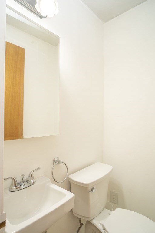 161 Pilgrim Road Weymouth, MA 02191 - Photo 12 of 42