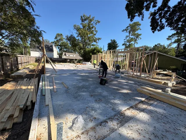 $1,900,000 | 1050 West 42nd Street, Houston, TX 77018