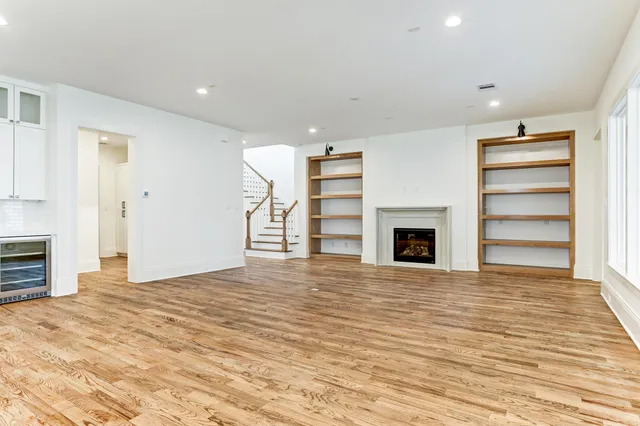 $1,900,000 | 1050 West 42nd Street, Houston, TX 77018