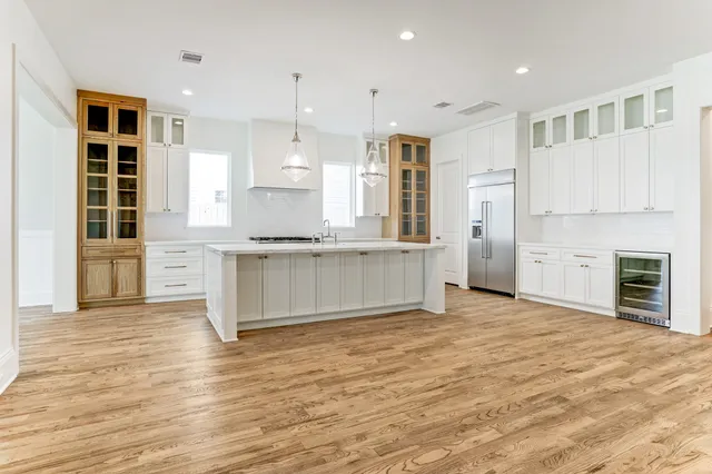 $1,900,000 | 1050 West 42nd Street, Houston, TX 77018