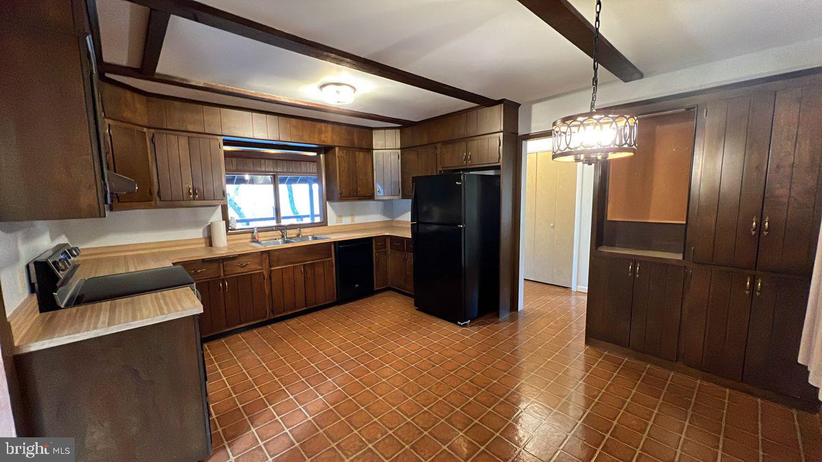 6728 Hemlock Point Road New Market, MD 21774 - Photo 5 of 28 a kitchen with stainless steel appliances granite countertop a refrigerator a sink and a stove