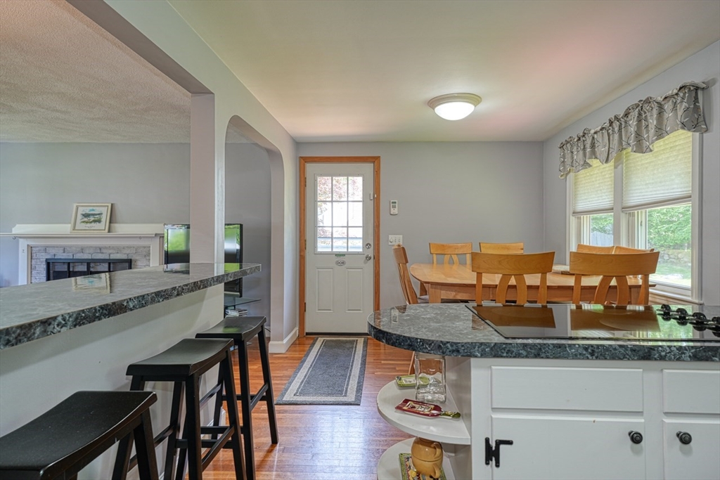 39 Skelton Road Burlington, MA 01803 - Photo 4 of 16 Gallery Image 4