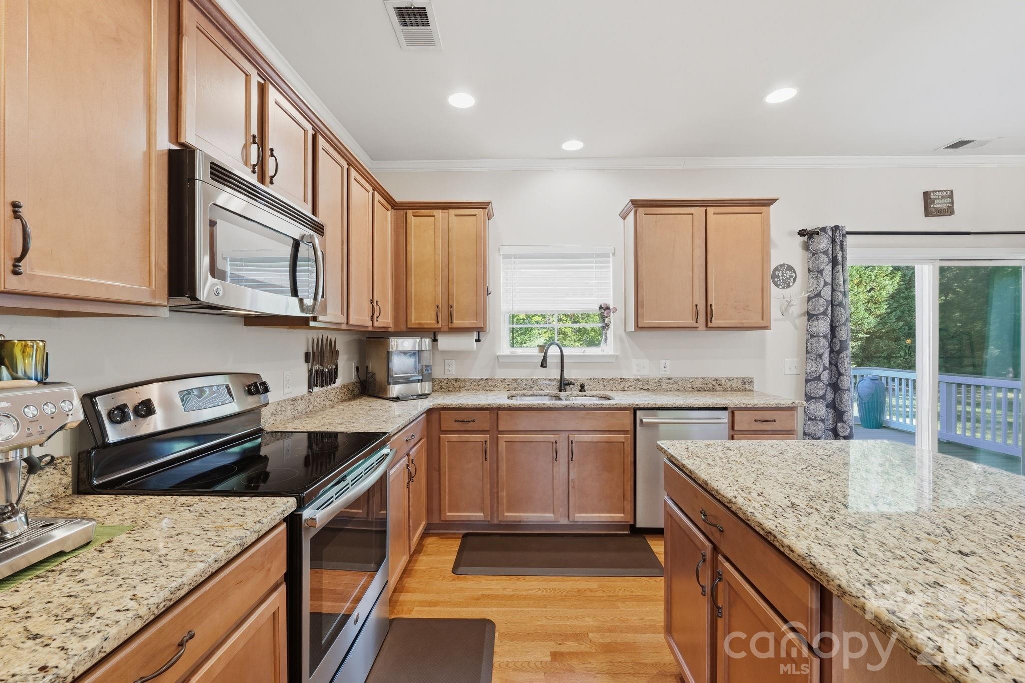 9722 Spring Crest Court Charlotte, NC 28269 - Photo 8 of 23