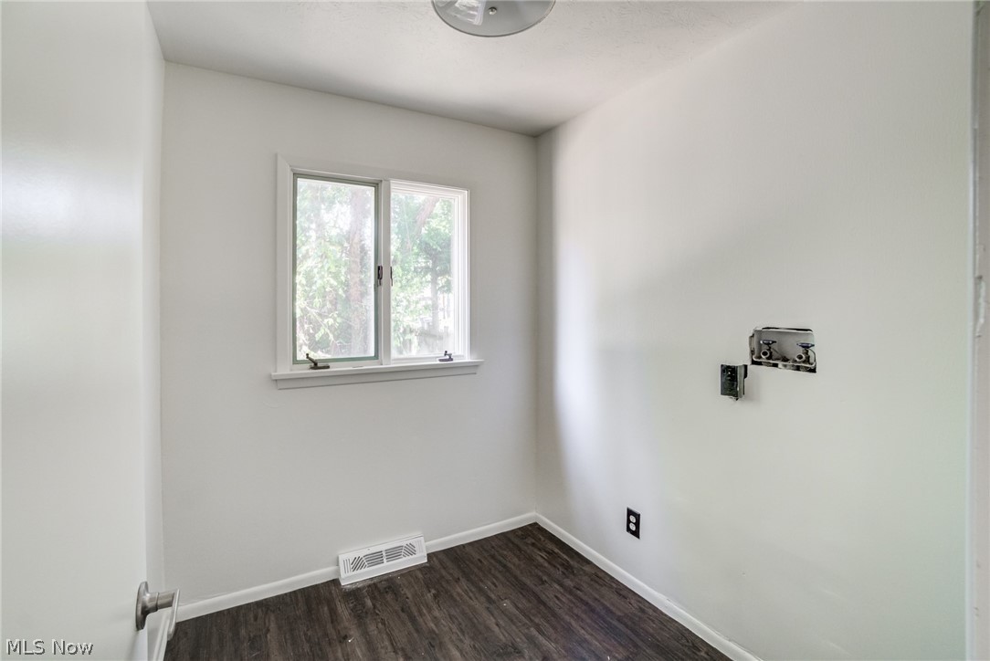 18212 Cornwall Road Cleveland, OH 44119 - Photo 9 of 22