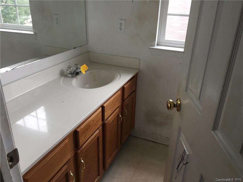 10346 Gold Pan Road Charlotte, NC 28215 - Photo 10 of 15 Gallery Image 10