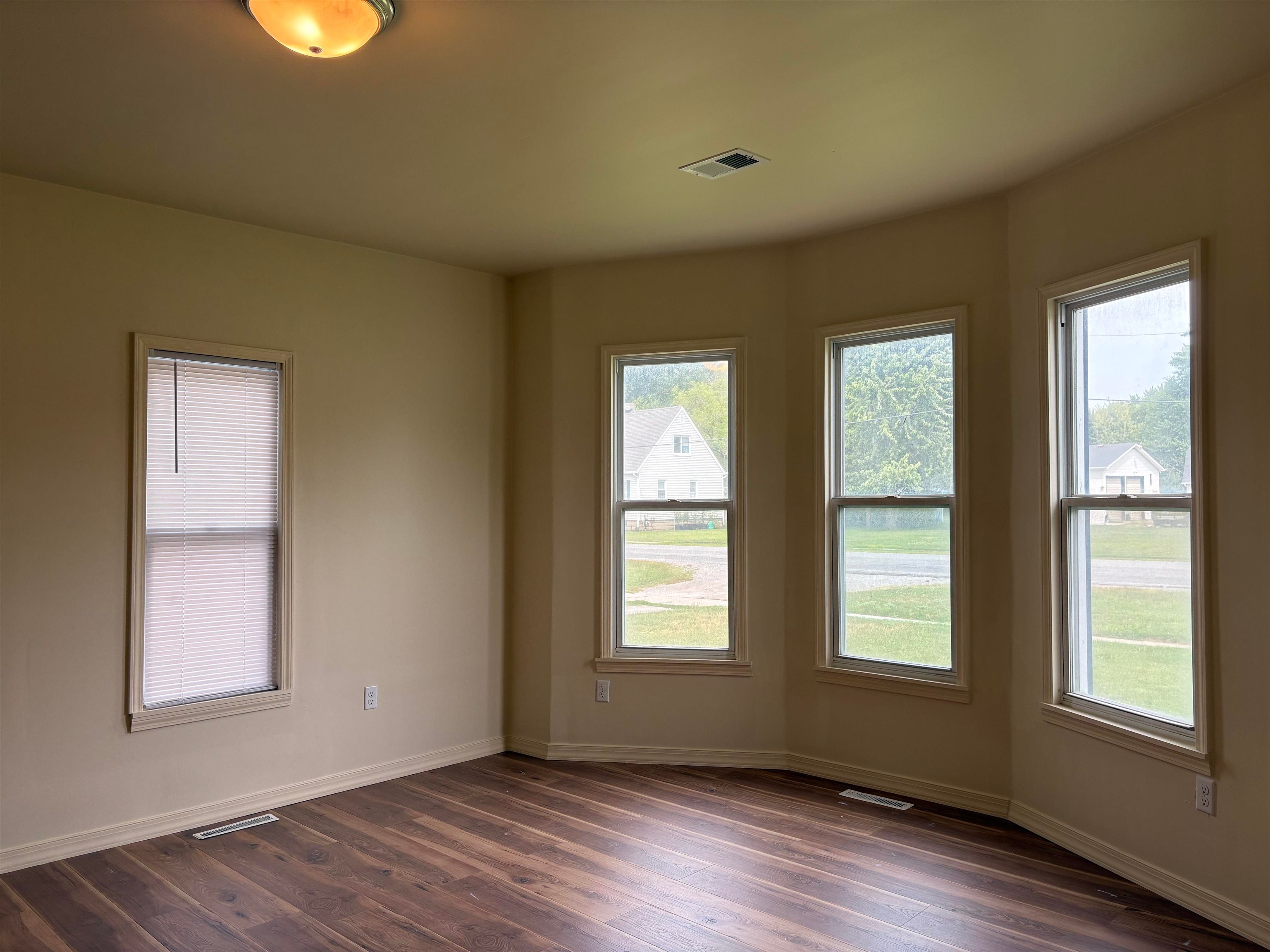 480 Shattuck Road Saginaw, MI 48604 - Photo 4 of 8 Gallery Image 4