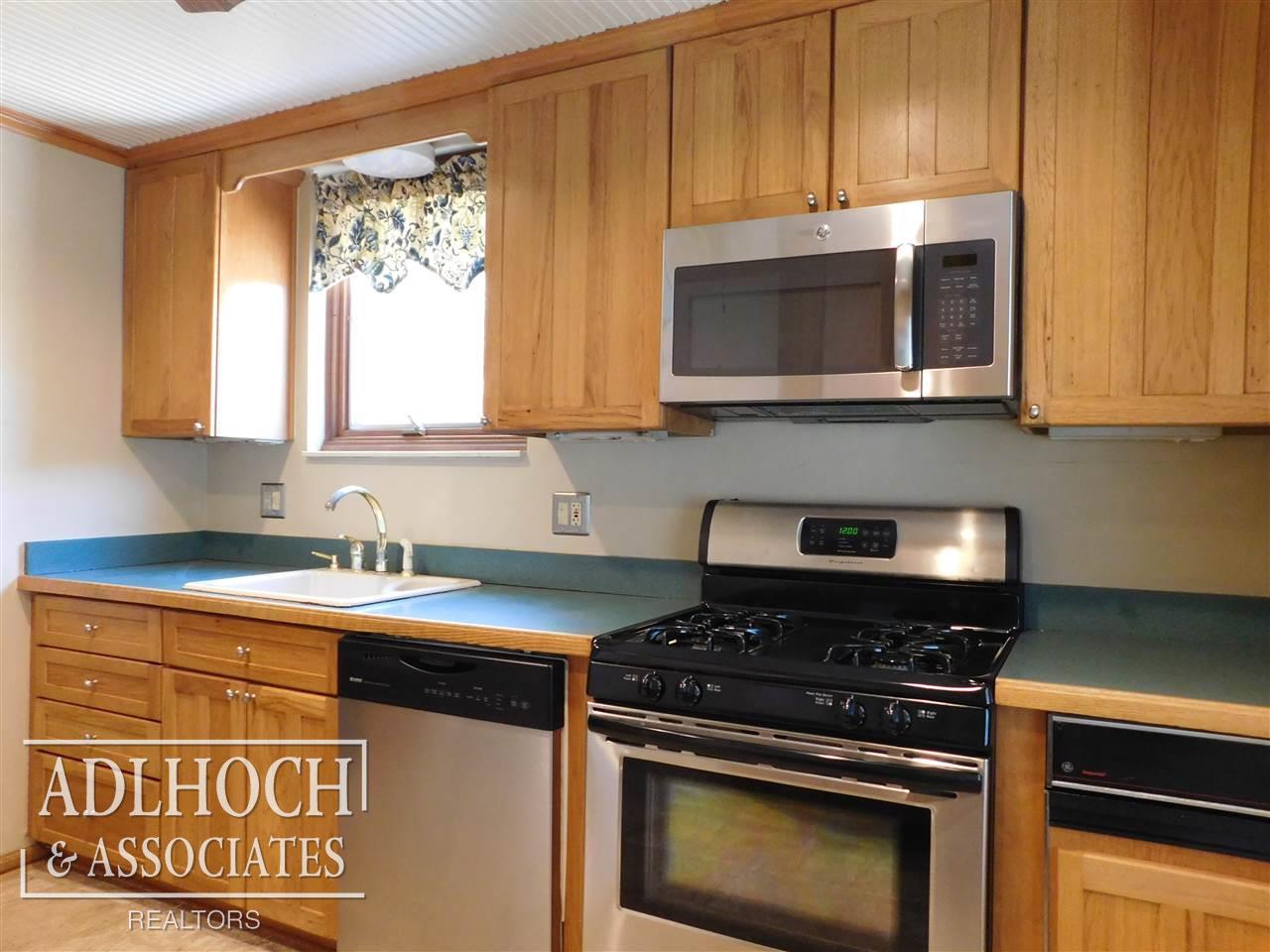 836 Cadieux Road Grosse Pointe, MI 48230 - Photo 4 of 16 11 x 10