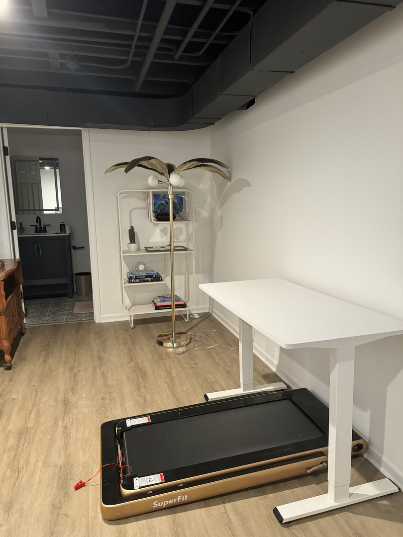 644 West Hinsdale Avenue Hinsdale, IL 60521 - Photo 11 of 17 a room with gym equipment