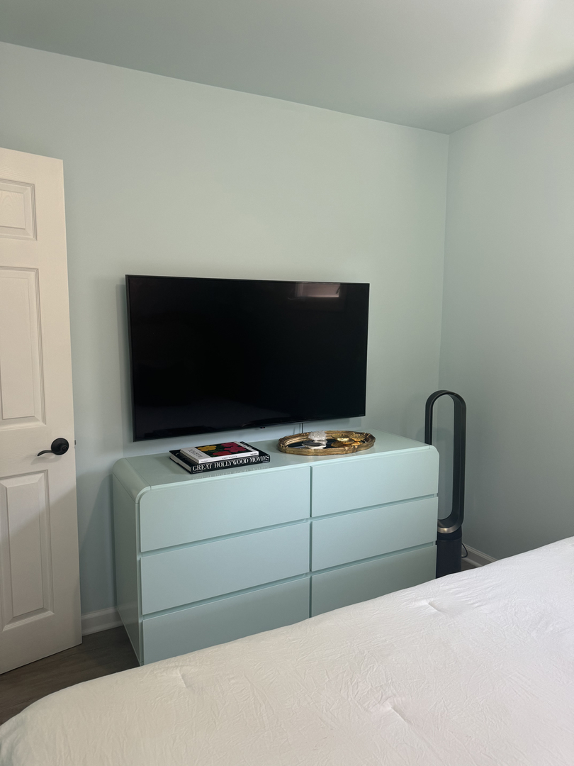 644 West Hinsdale Avenue Hinsdale, IL 60521 - Photo 5 of 17 a living room with a flat screen tv and a lamp