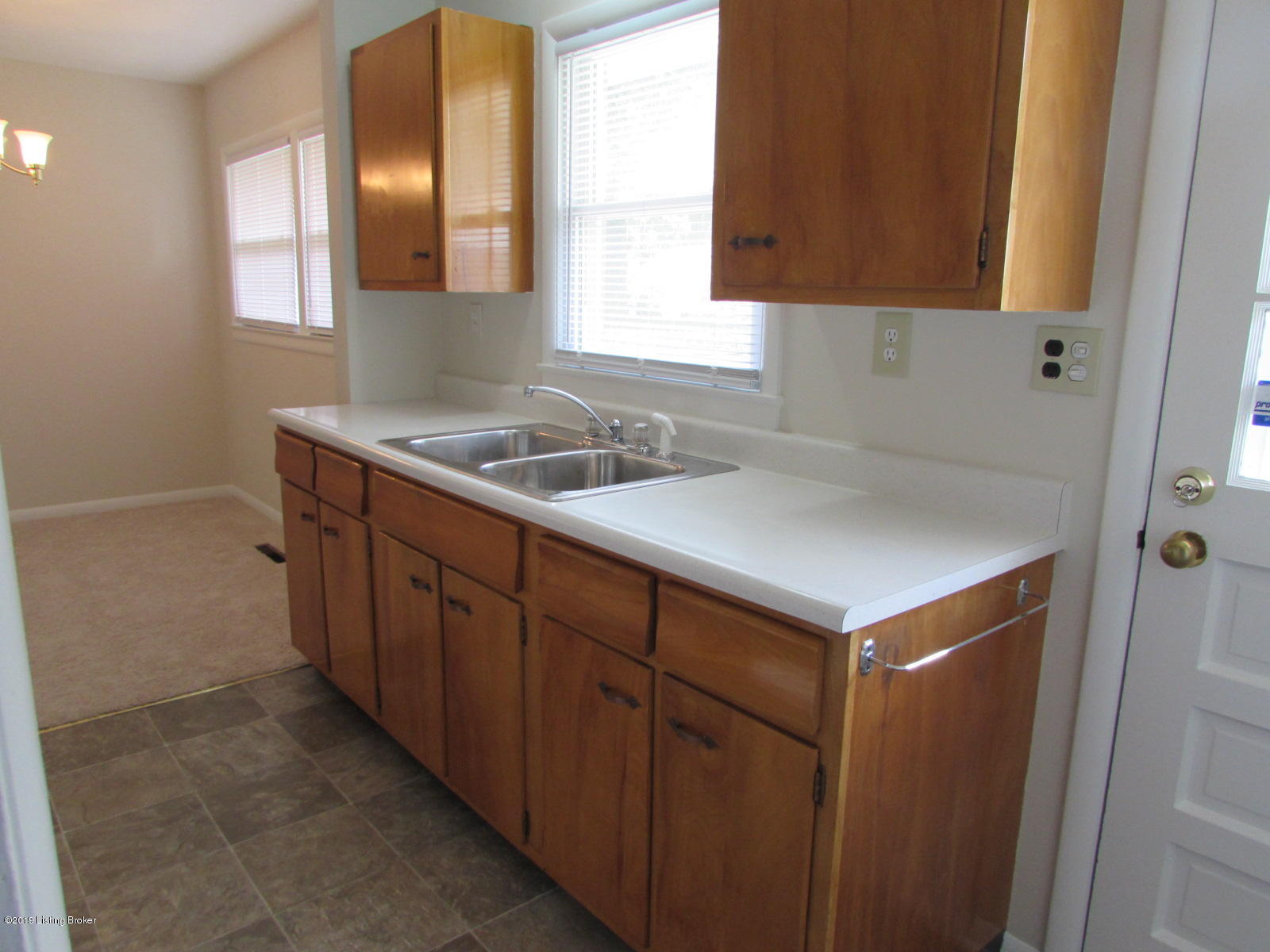 2925 Rio Rita Avenue Louisville, KY 40220 - Photo 5 of 23 Kitchen