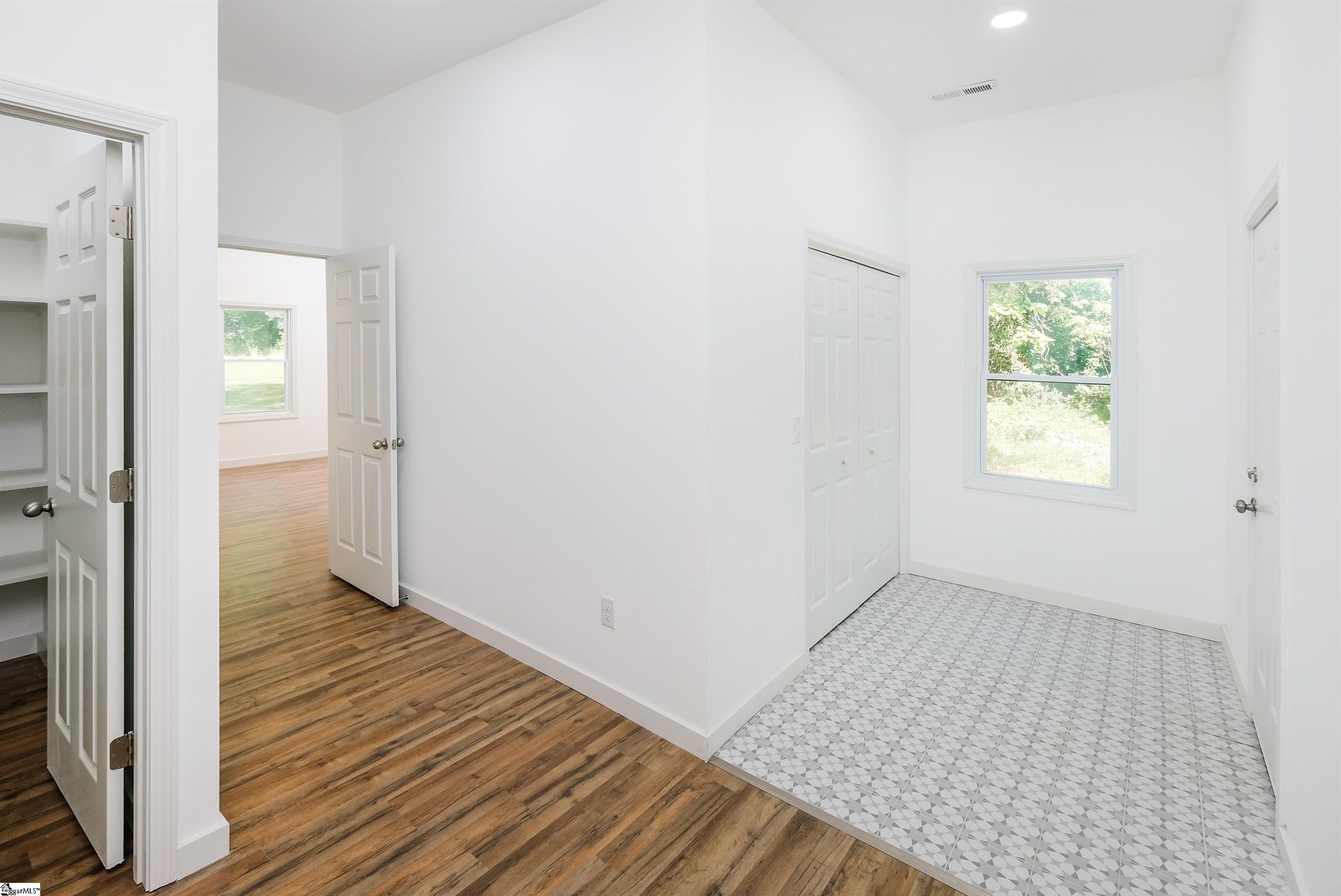 313 East Hampton Street Anderson, SC 29624 - Photo 15 of 25 Gallery Image 15