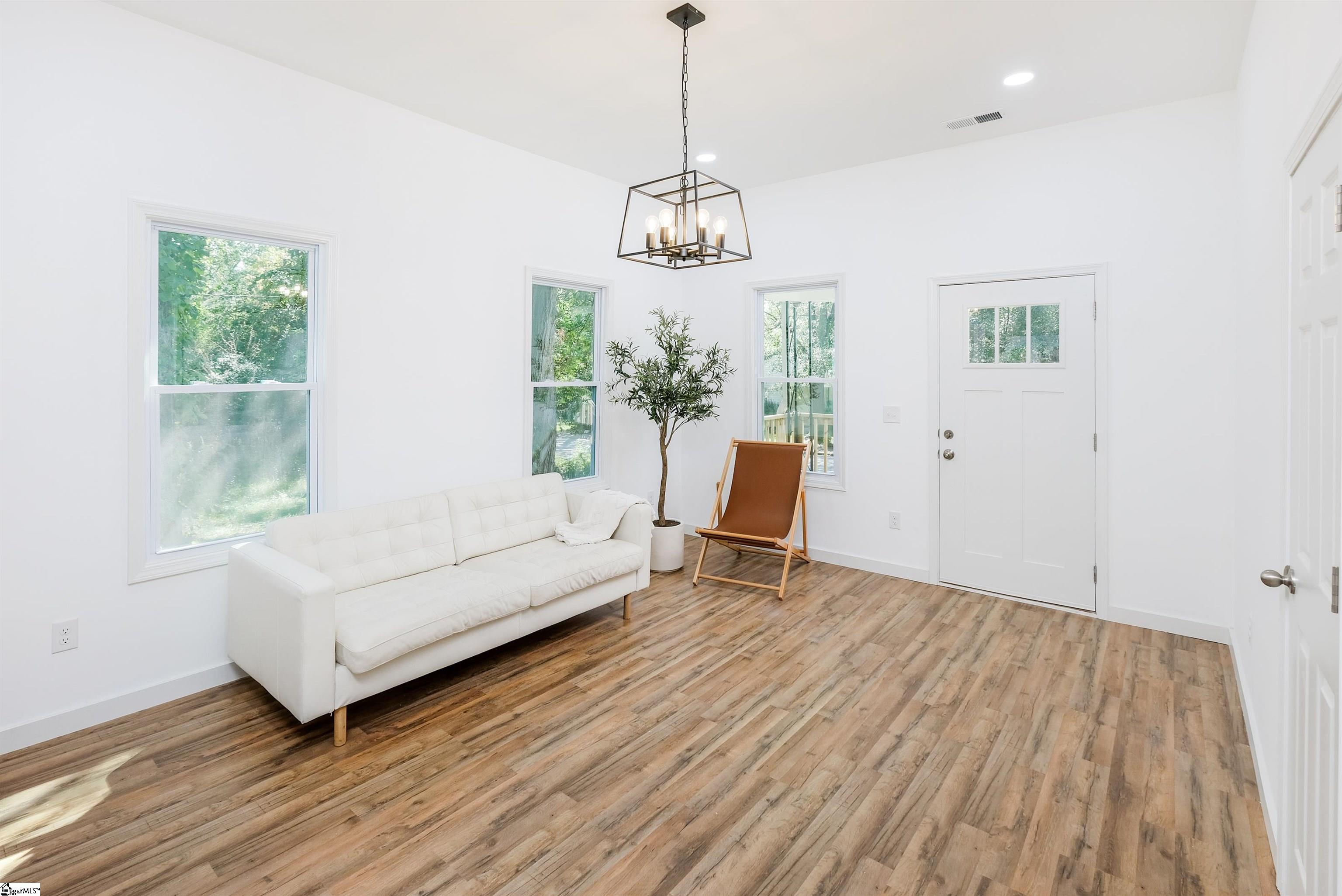 313 East Hampton Street Anderson, SC 29624 - Photo 8 of 25 Gallery Image 8