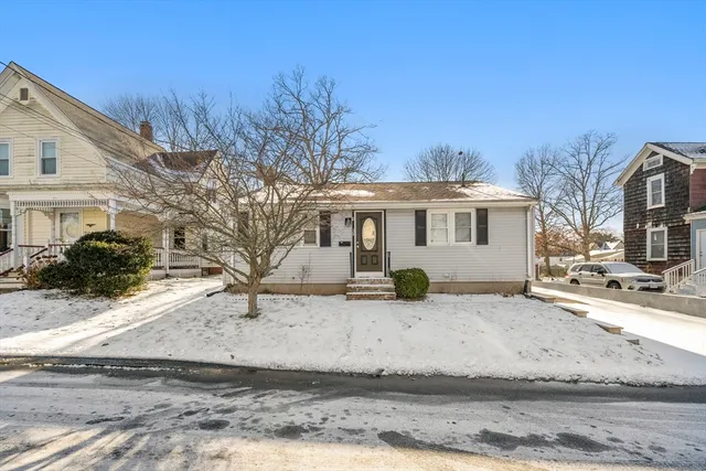 a view of a yard in front of a house