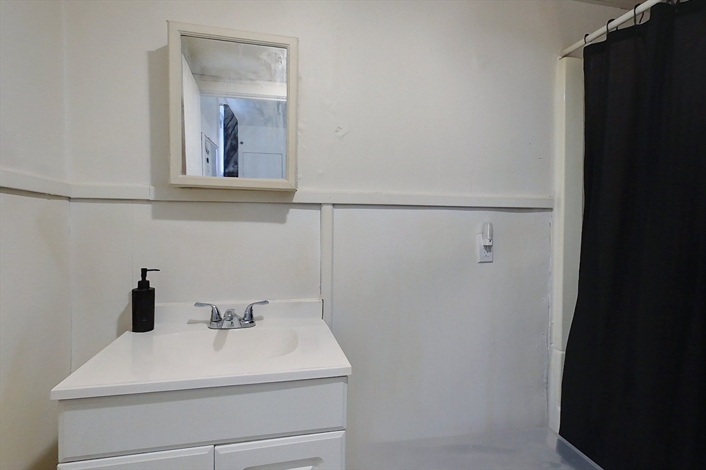 5 Floyd Street Lowell, MA 01852 - Photo 33 of 41