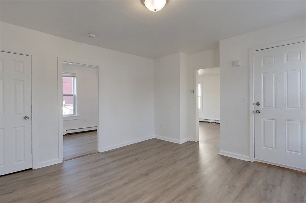 5 Floyd Street Lowell, MA 01852 - Photo 7 of 41