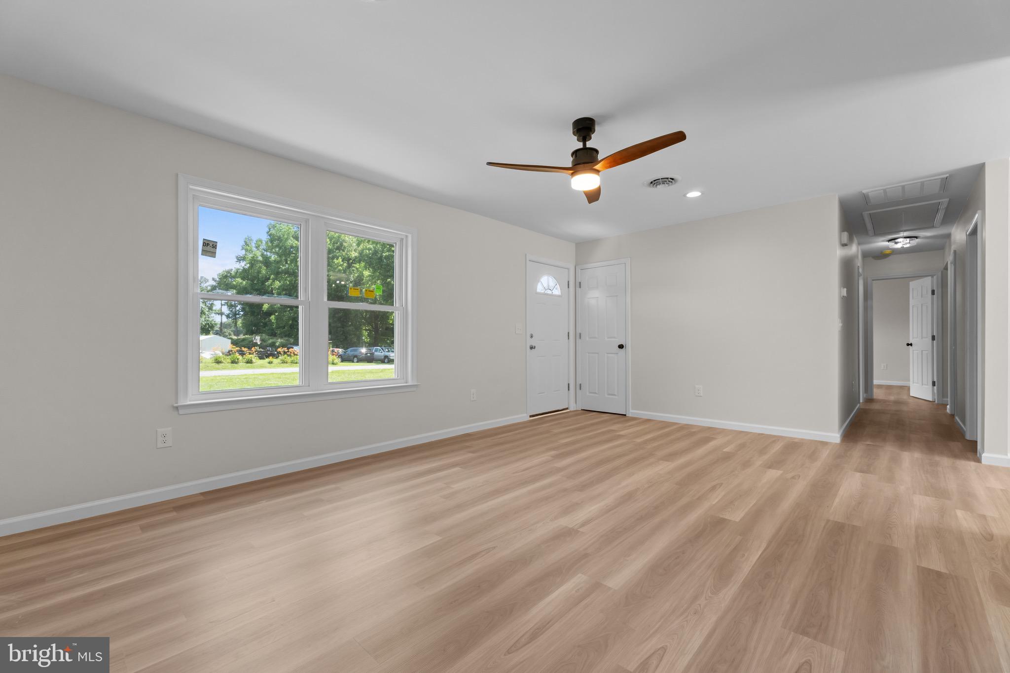 10533 Trappe Road Berlin, MD 21811 - Photo 22 of 48 Living Room