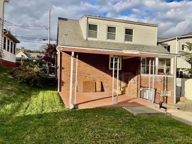 a view of an entryway of building